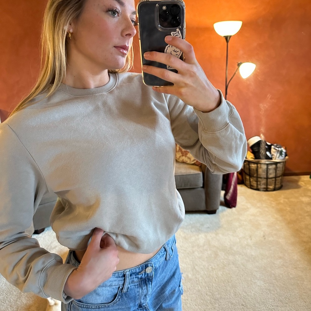 H&M tan crewneck